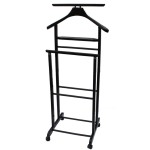 קולב חליפה לחדר שינה