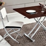 Складной стул белого цвета