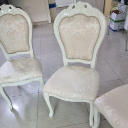 כיסא עץ בסגנון קלאסי, צבע שמנת כיסא עץ בסגנון קלאסי, צבע שמנת
